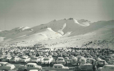 تهران قدیم| تصاویر جالب از صف خودروهای کلاسیک، ۶۳ سال قبل در پیست آبعلی/ عکس